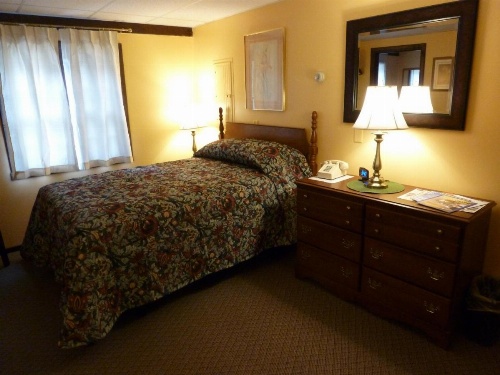Viking Motel image 25