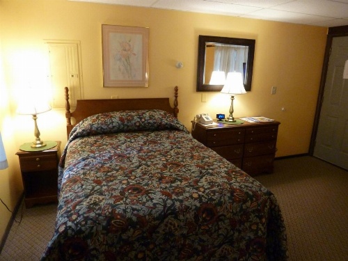Viking Motel image 6